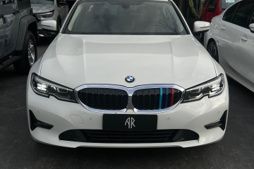 320i